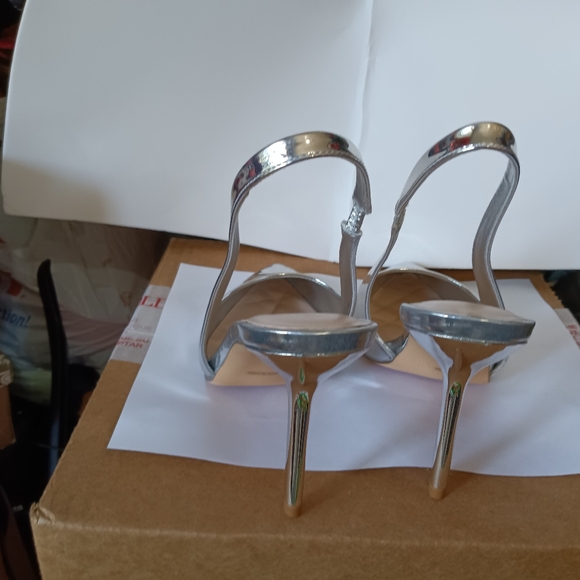 Silver metallic slingback heels - Picture 2 of 5